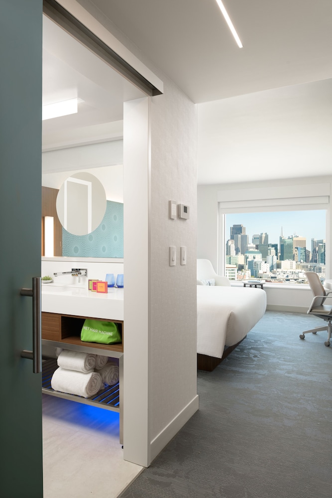 Premier Room, 1 King Bed, Accessible, High Floor (Hearing ADA) - Photo 11
