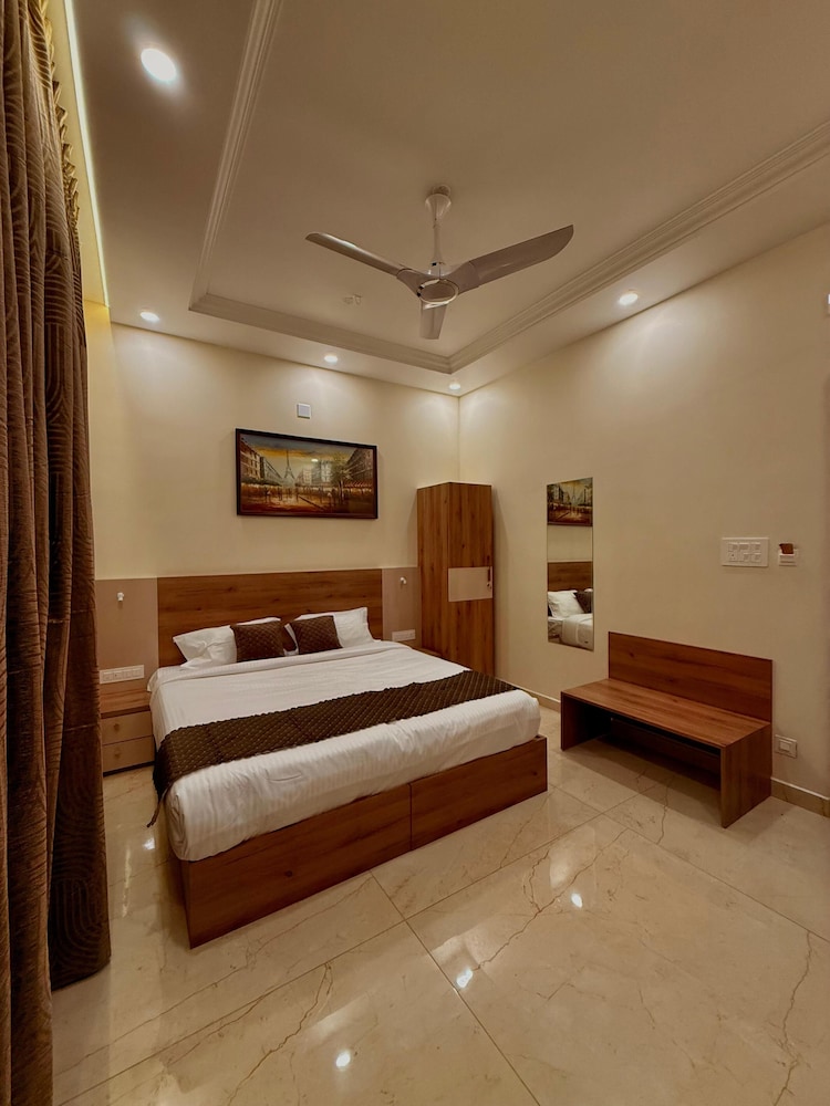 Deluxe Double Room, City View