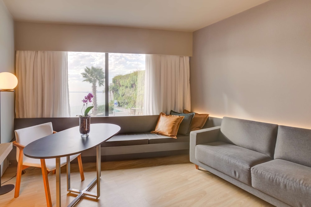 Superior Room, 1 King Bed, River View
