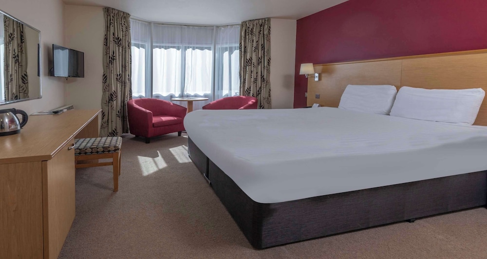 Standard Room, 1 Double Bed, Non Smoking, Golf View - Photo 4