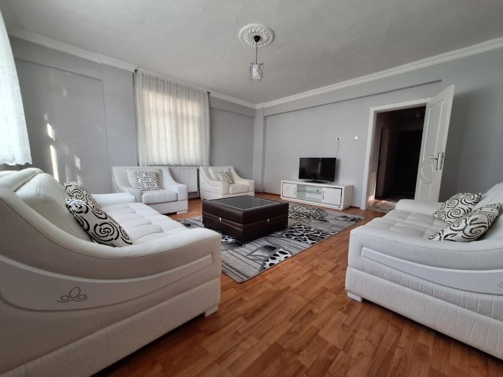 Luxury House photo 2