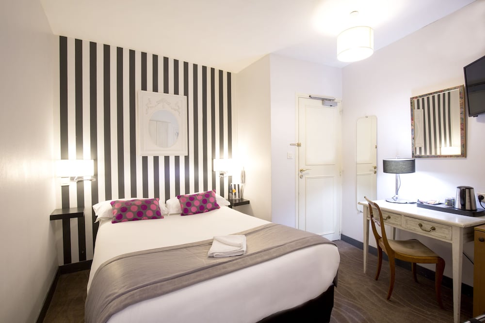 Chambre classique, double bed only. photo 1