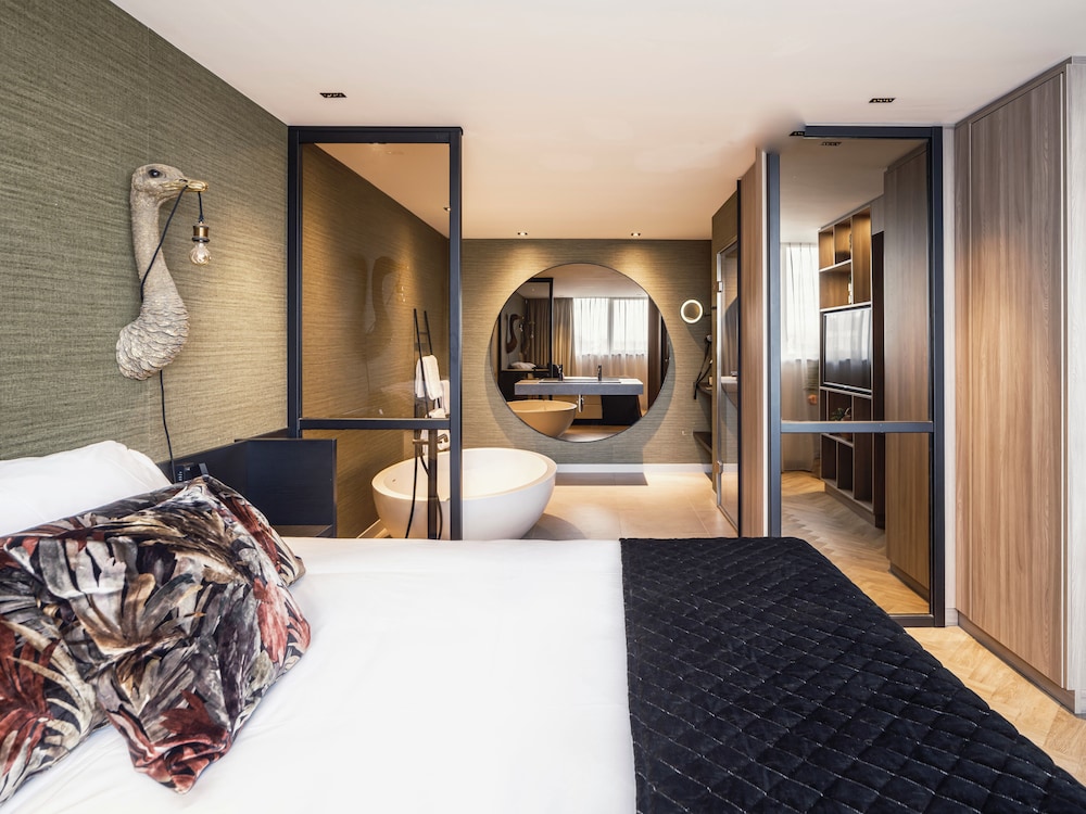 Business Suite - Photo 1