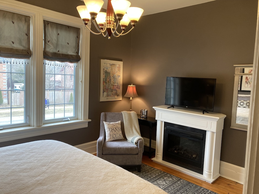 Superior Suite, Multiple Beds (Private Bathroom) photo 2
