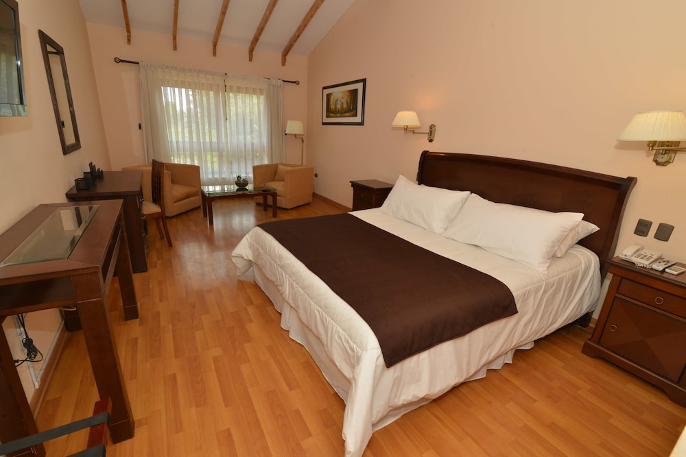 Business Room, 1 King Bed, Non Smoking photo 1