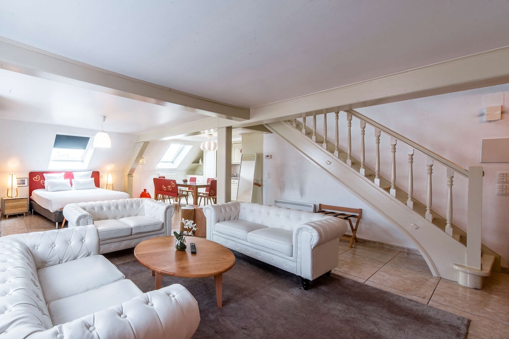 Suite, Multiple Beds, Non Smoking - Photo 3