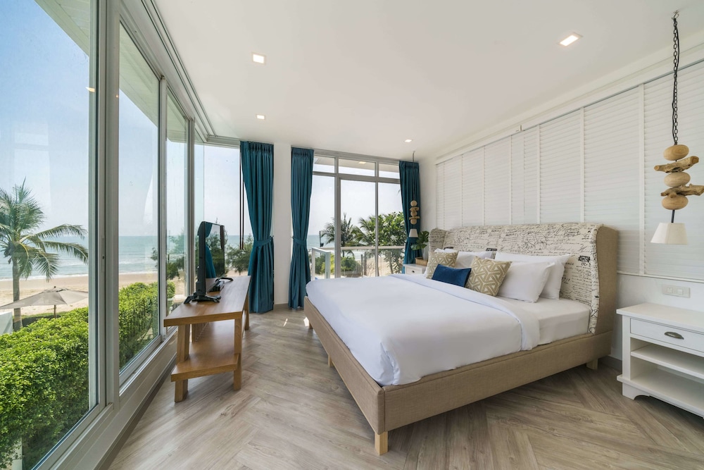 Four-Bedroom Beachfront Pool Villa - Photo 1