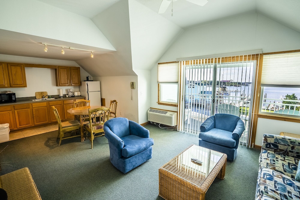 Standard Suite, 1 Bedroom, Non Smoking (301 or 302, Private Deck, Harborfront) photo 1