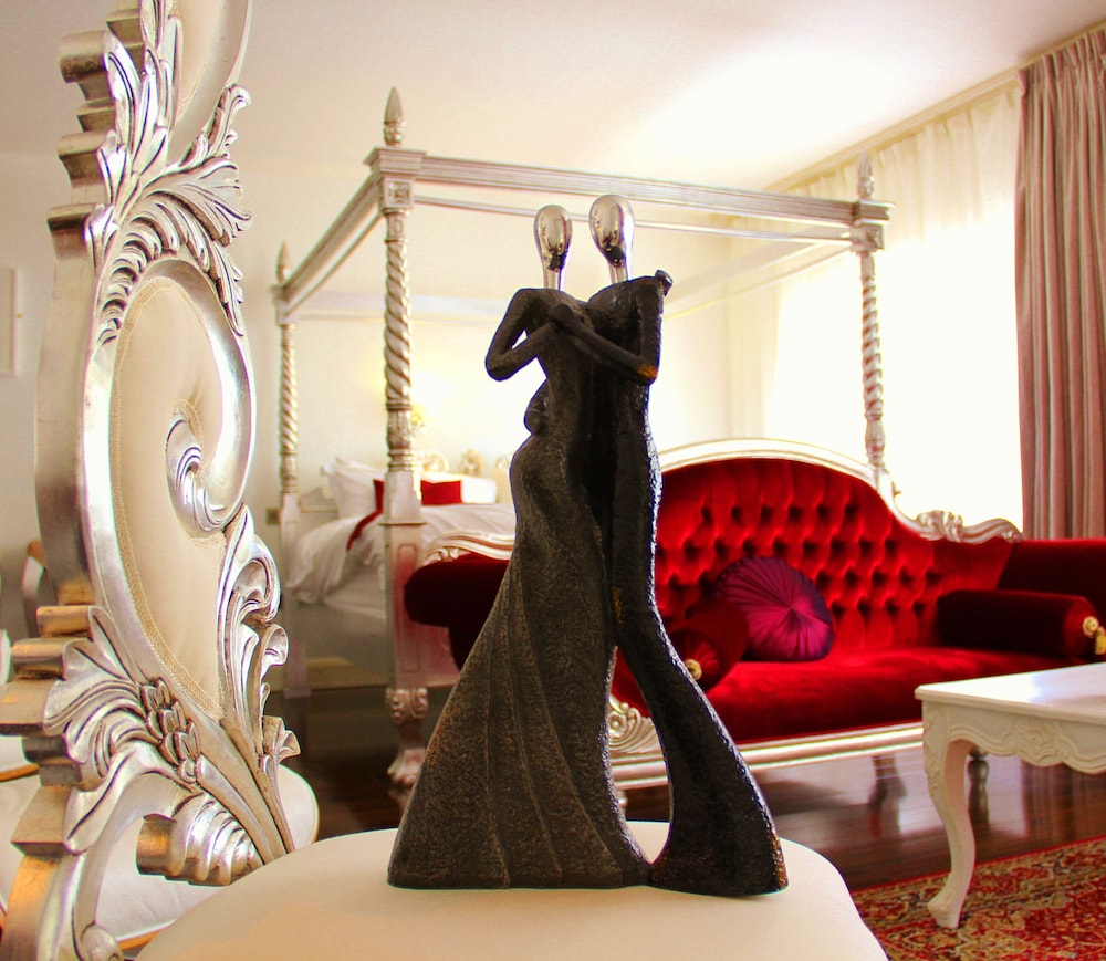 Luxury Studio Suite, 1 King Bed, Non Smoking photo 2