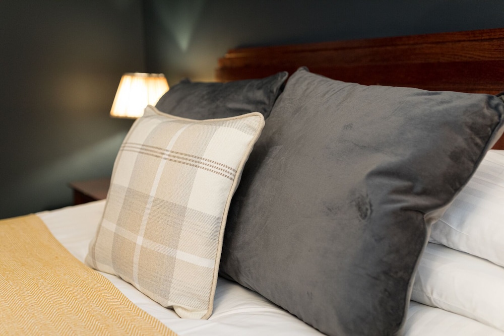 Triple Room, Ensuite (Priced  2 People Sharing) photo 3