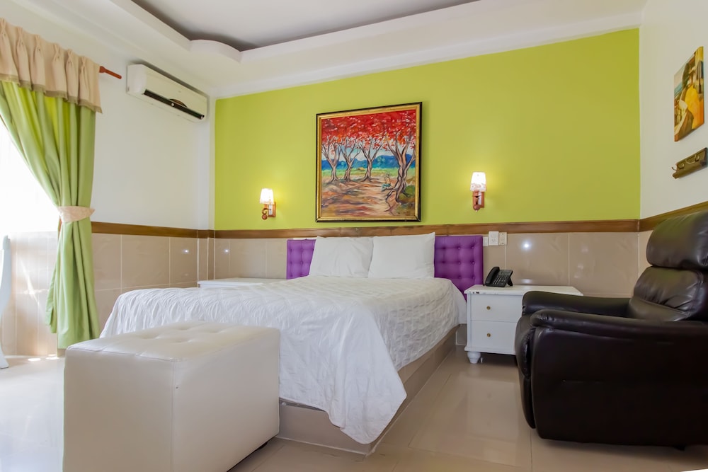 Standard Room, 1 Queen Bed photo 3