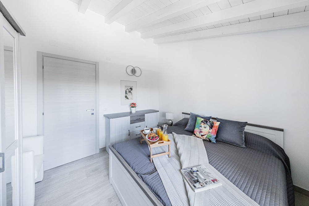 Basic Apartment photo 2