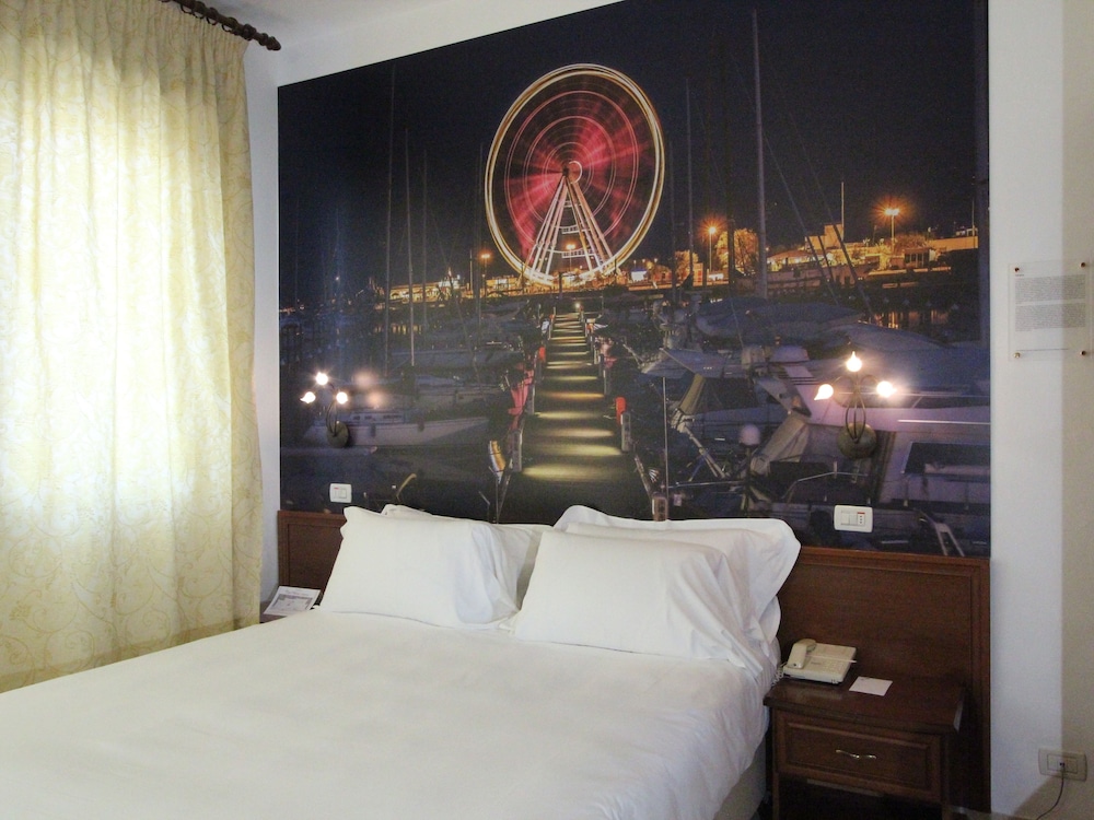 Double Room (Beach Service) - Photo 2