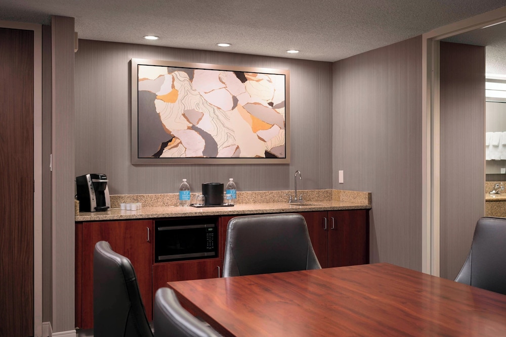Suite, 1 Bedroom - Photo 1