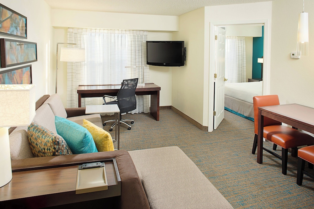 Suite, 1 Bedroom - Photo 1