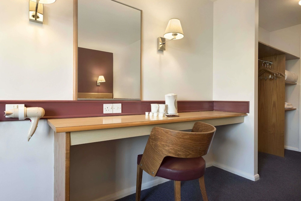 Room, Multiple Beds, Non Smoking - Photo 2