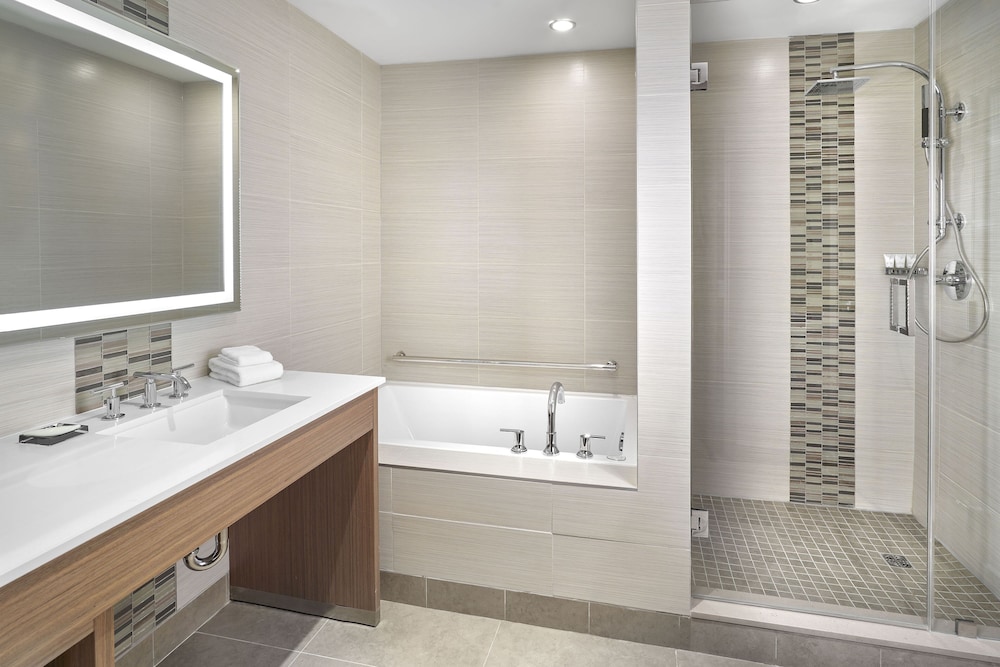Suite, 1 Bedroom thumbnail 5
