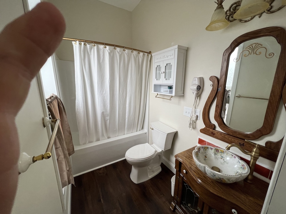 Room Number 1 - Photo 7