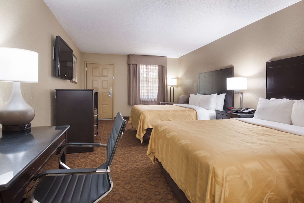 Suite, 2 Queen Beds, Smoking photo 3