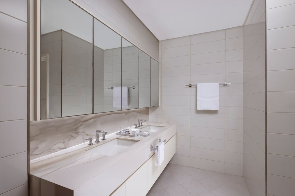Suite, 1 Bedroom, City View thumbnail 6
