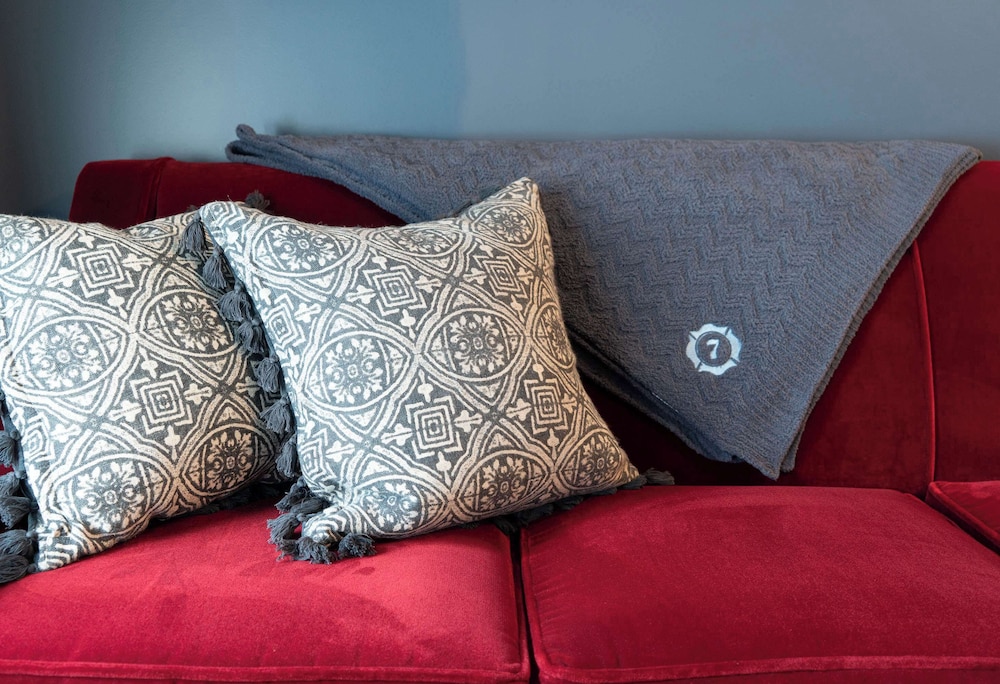 Superior Room (King with Sofa Bed) - Photo 1