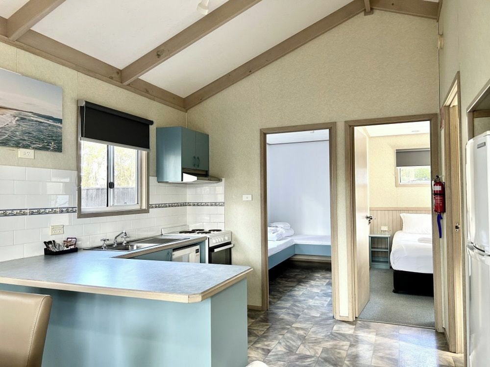 Standard Cabin - Sleeps 4 - Photo 5