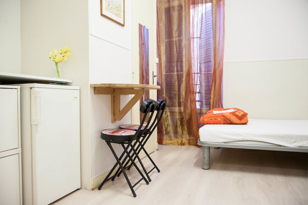 Room with twin beds (one bunk bed) - 2 pax