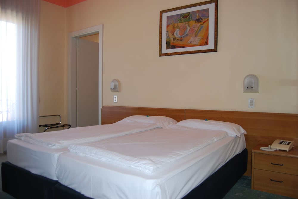 Comfort Room, 2 Bedrooms