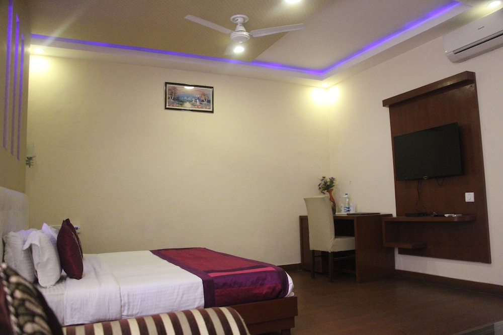 Deluxe Double Room, 1 Queen Bed, City View, Executive Level photo 2