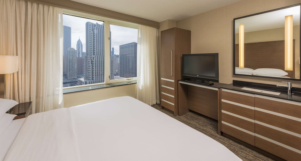 Premium Suite, 1 King Bed with Sofa bed, Non Smoking, Corner - Photo 7