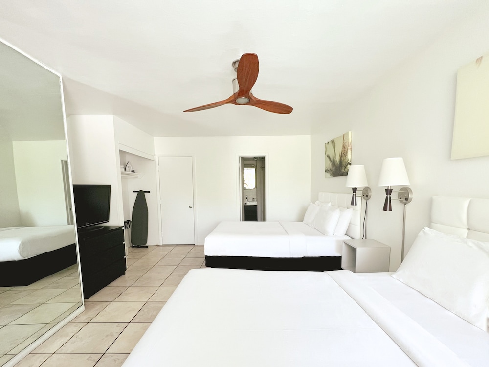 Deluxe Studio, 2 Queen Beds