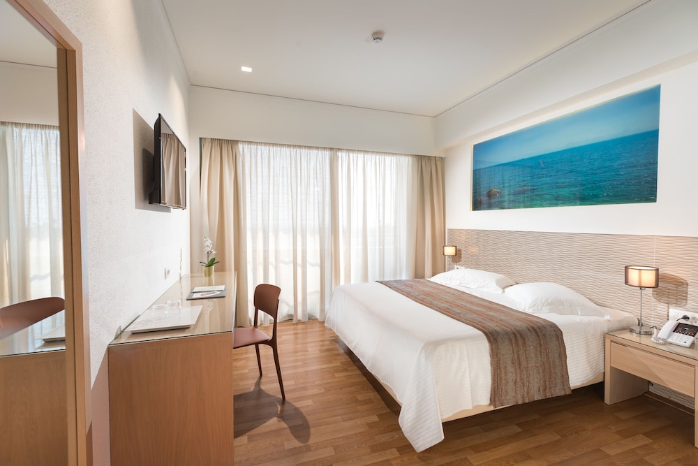 City Studio, 2 Twin Beds, City View