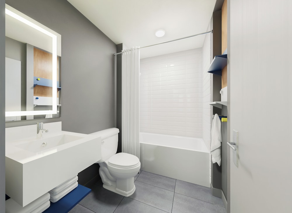 Suite, 1 Queen Bed, Non Smoking (Shower/Tub Combo) - Photo 4