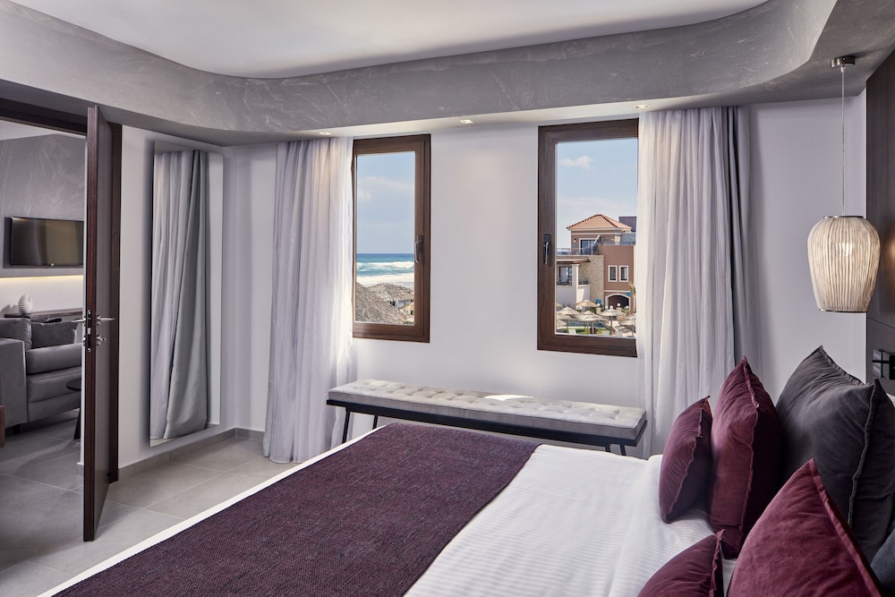 Family Suite Private Pool Sea View photo 1