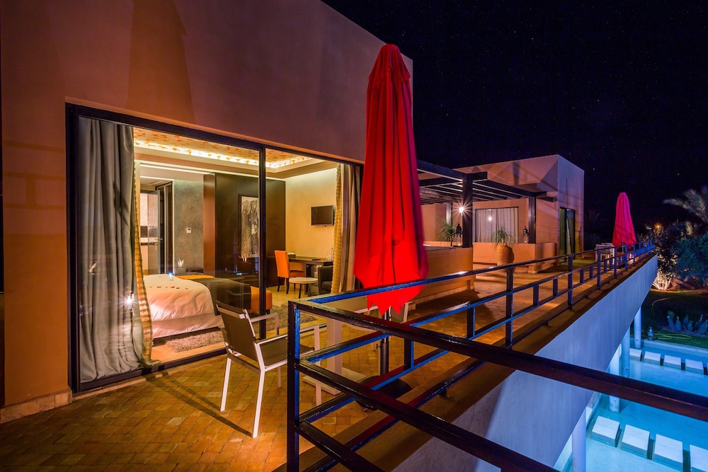 Deluxe Room, Garden View, Poolside photo 2