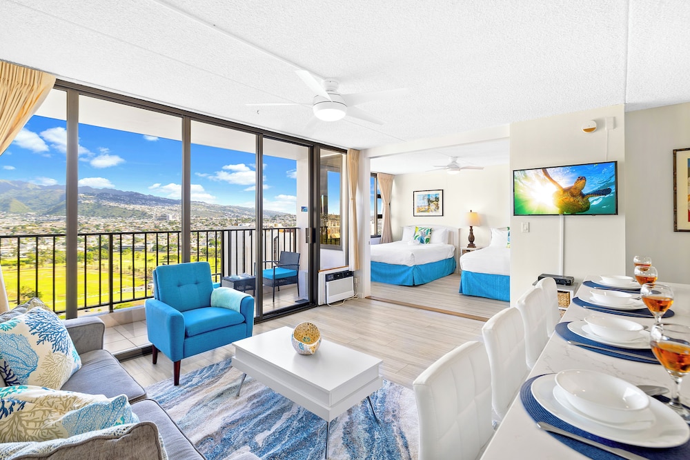 High Floor Mountain View Condo with 2 Beds and Parking: Apartment, 1 Bedroom, Air conditioning, Mountain View (0061) photo