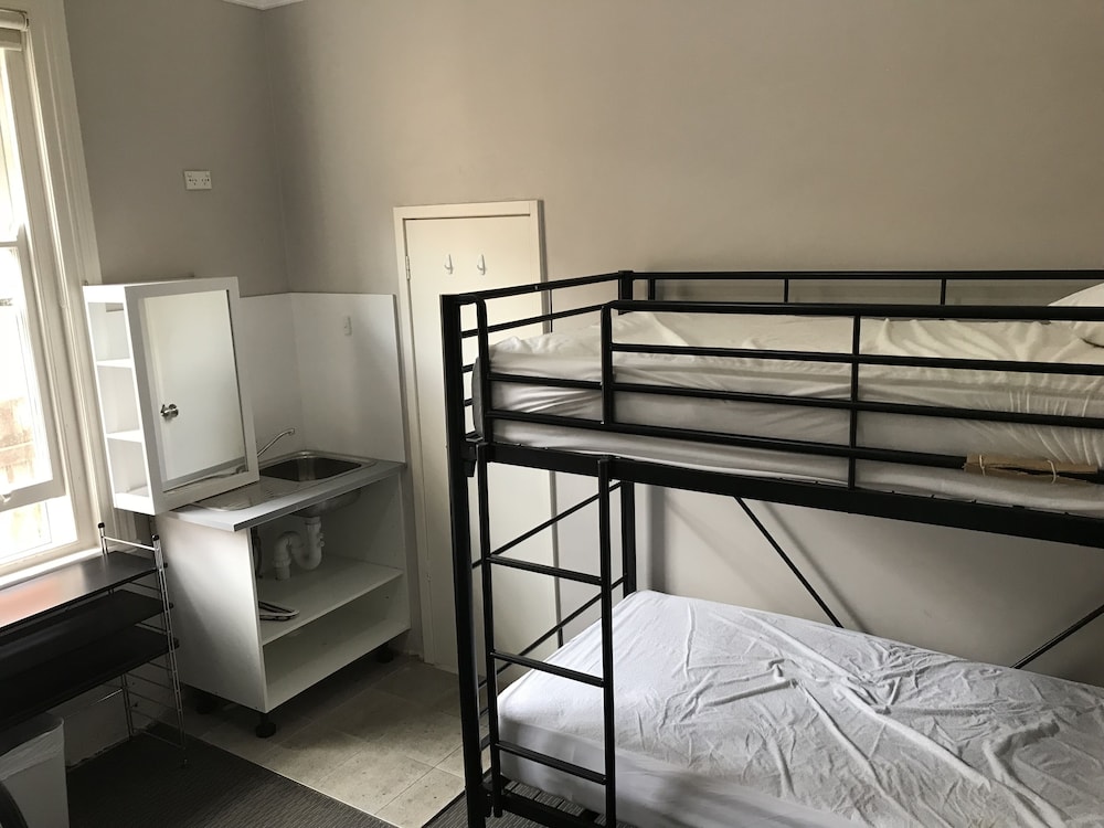 Bed in 5 Bed Mixed Dormitory Room with Private Bathroom photo 2