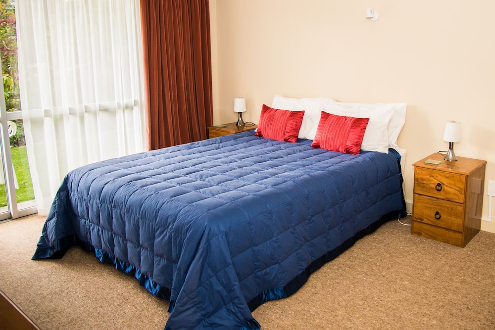 Standard Studio, 1 Queen Bed, Non Smoking, Kitchenette (Studio) photo 1