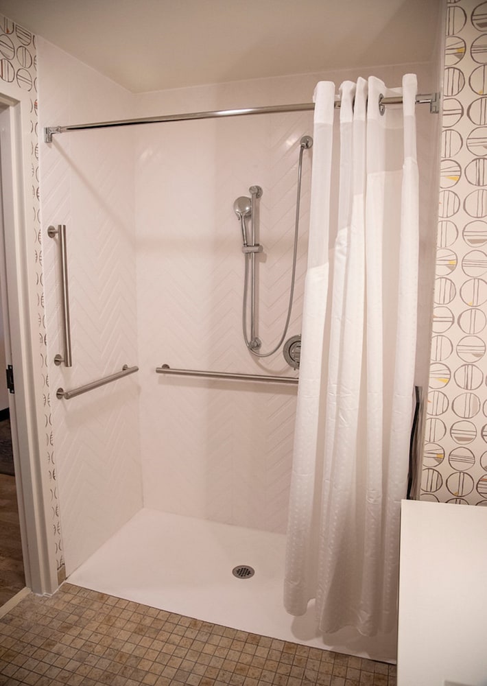 Suite, 1 King Bed, Accessible (Roll-In Shower) - Photo 4