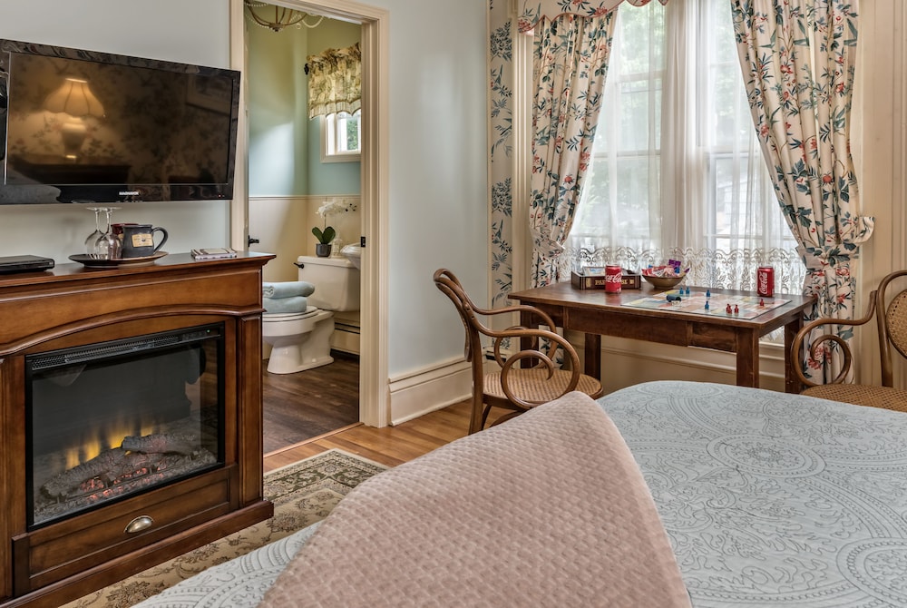 Margery Stone Room photo 2