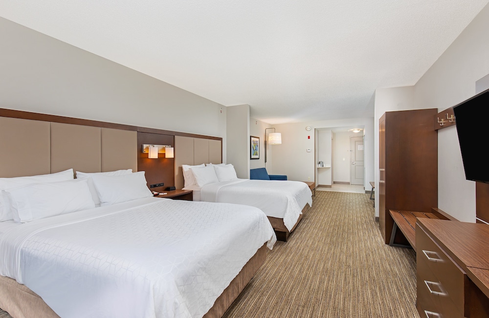 Suite, 1 Bedroom - Photo 1