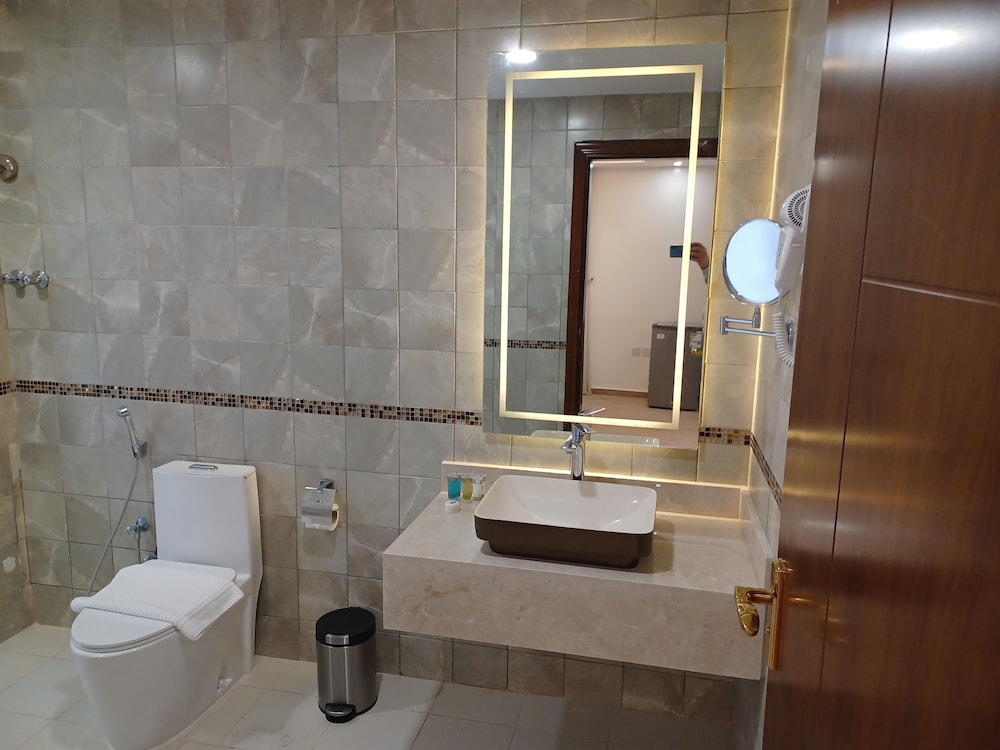 Honeymoon Suite photo 3