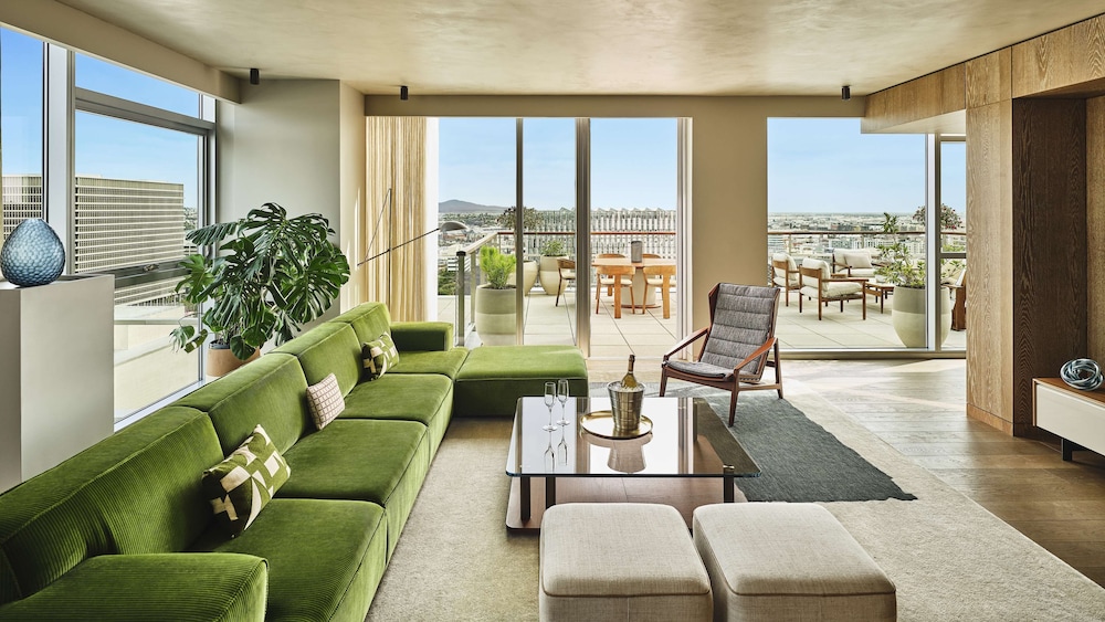 Penthouse (Skyline Penthouse)