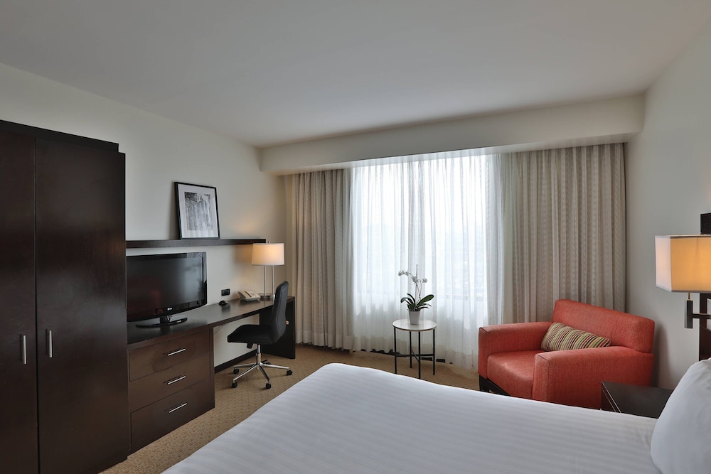 Standard Room, 1 King Bed, City View - Photo 1
