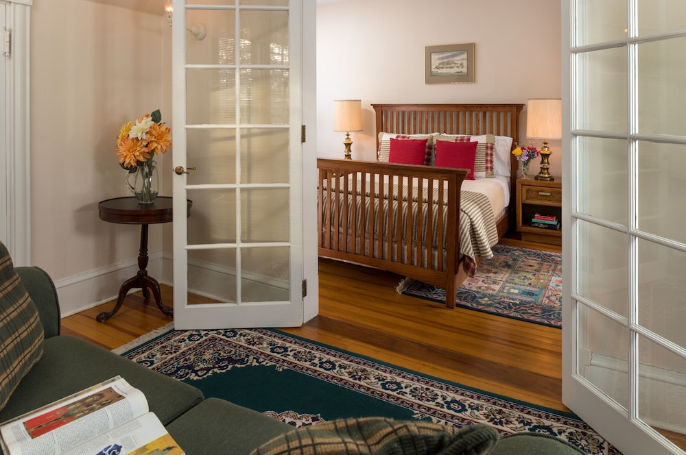 Room, Private Bathroom (Room 5)