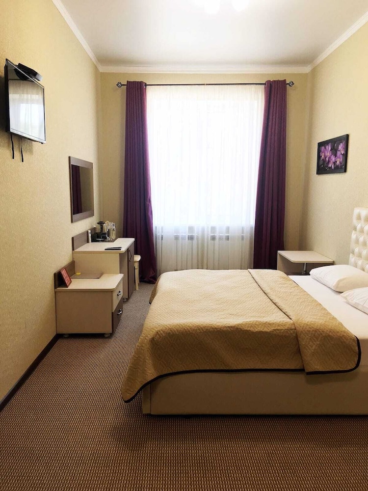 Single Room, 1 Queen Bed photo 3