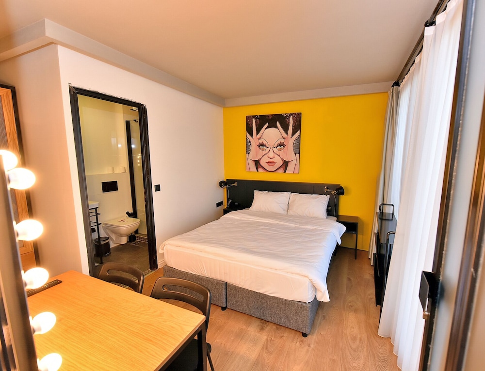 Suite, 1 Bedroom, Annex Building photo 3