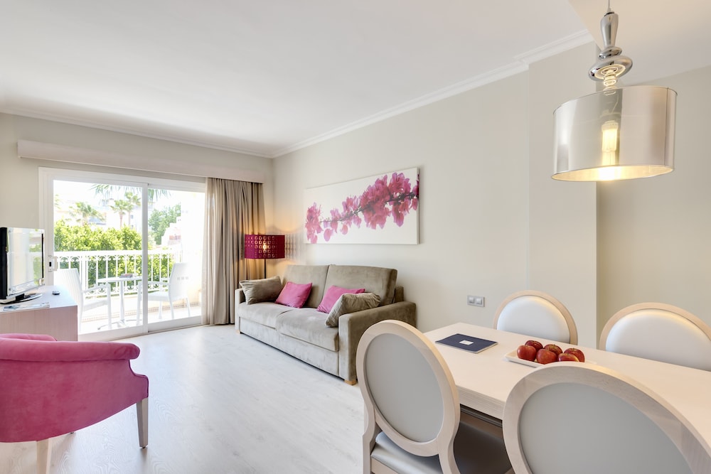 One Bedroom Apartment - Photo 4