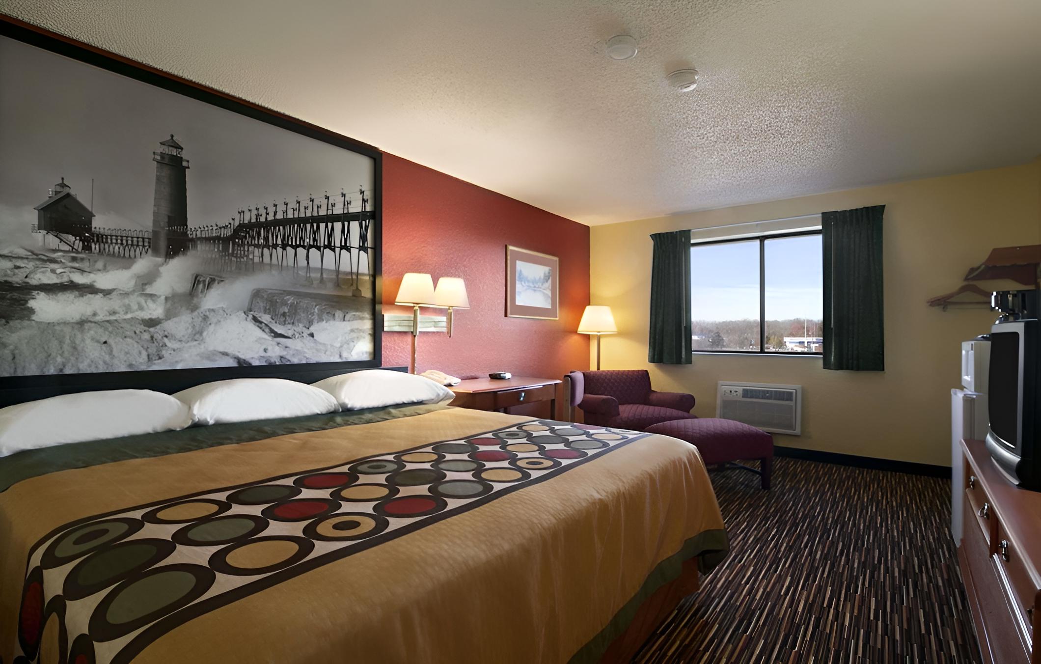 Studio Suite, 1 King Bed, Non Smoking photo 2
