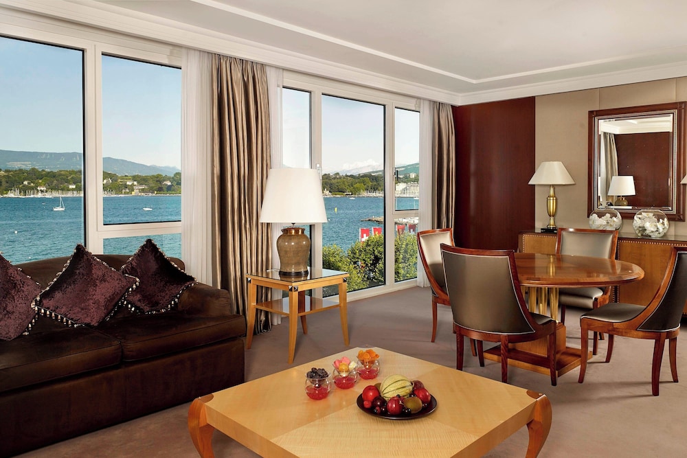 Suite, 1 Bedroom, Lake View thumbnail 6